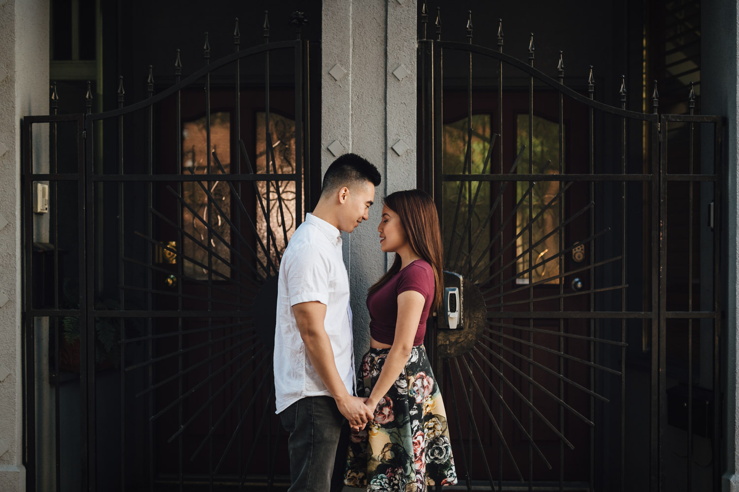 vancouver engagement photography in gastown with jamie and maggie