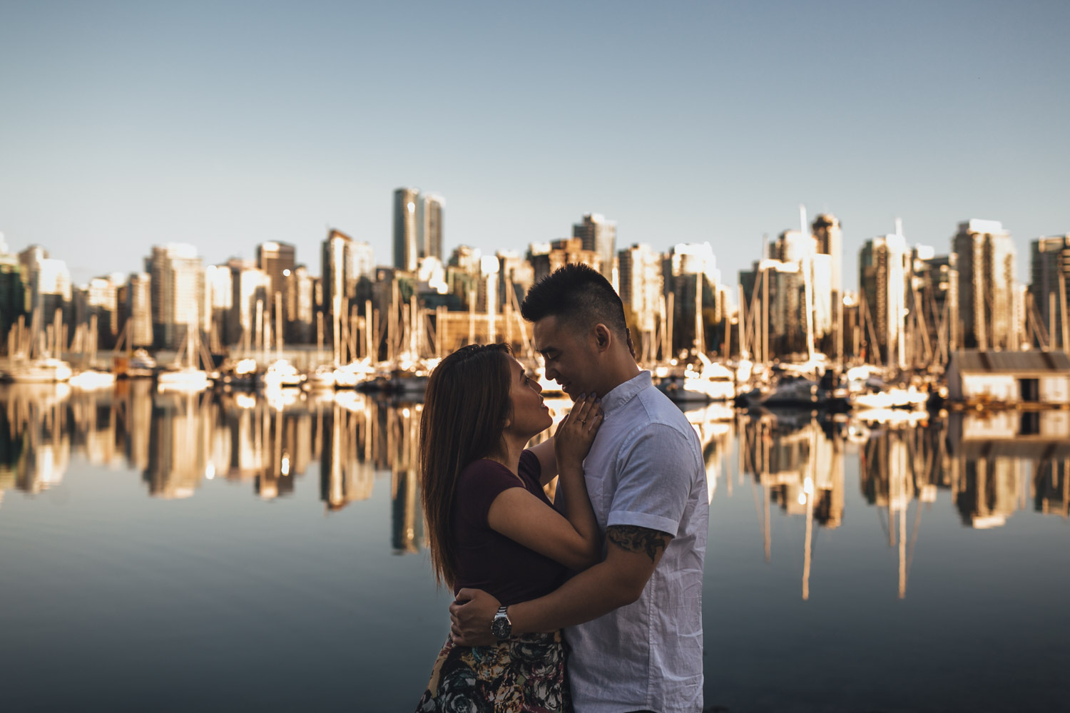 vancouver engagement photography in stanley park seawall