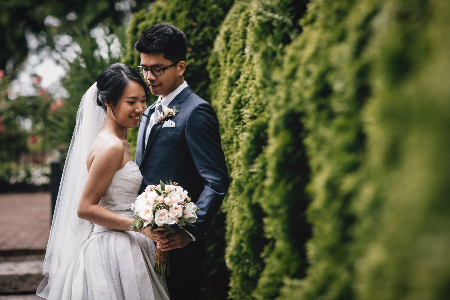 vancouver wedding photography in rain at brockhouse bc