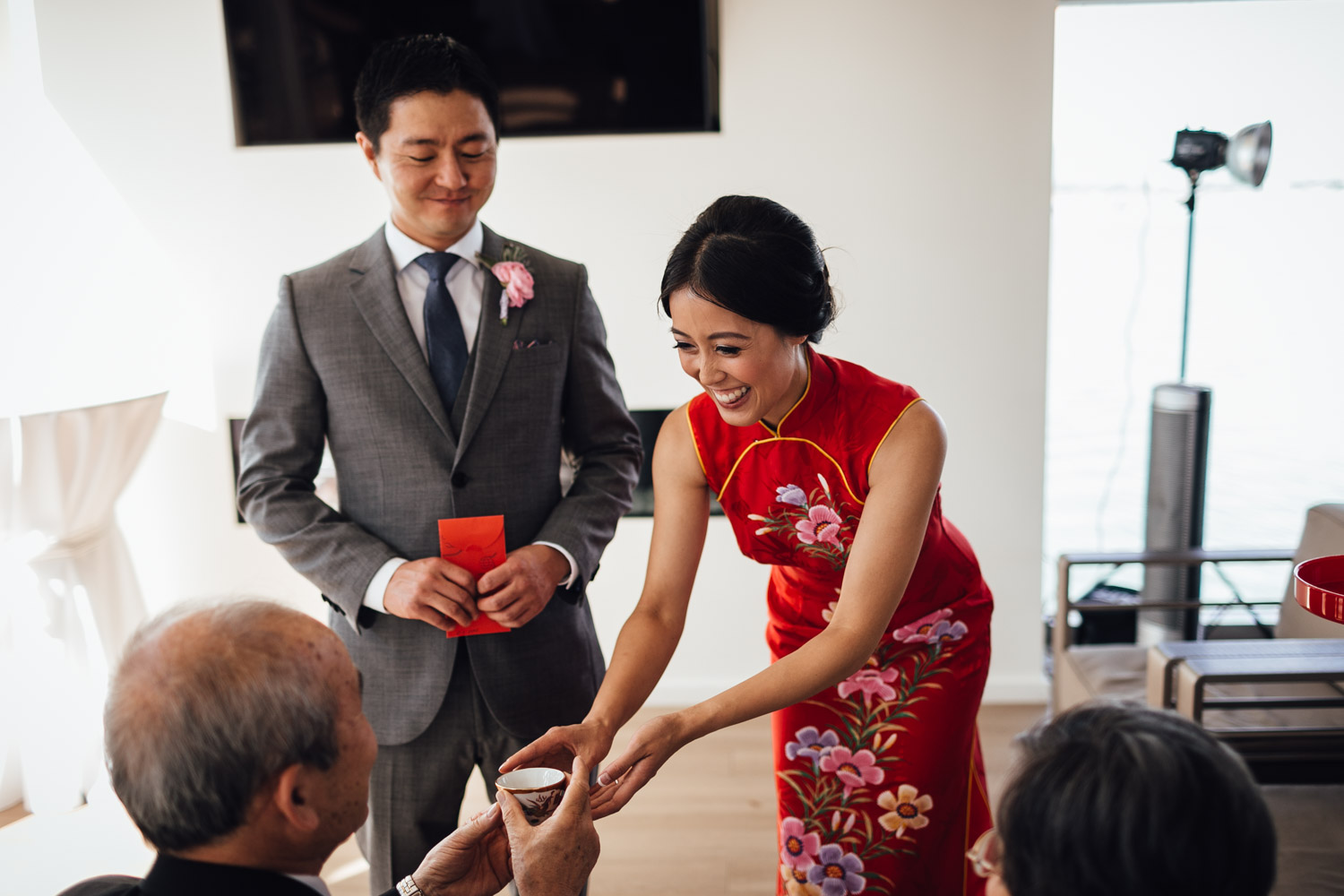 richmond wedding photography chinese tea ceremony bride and groom