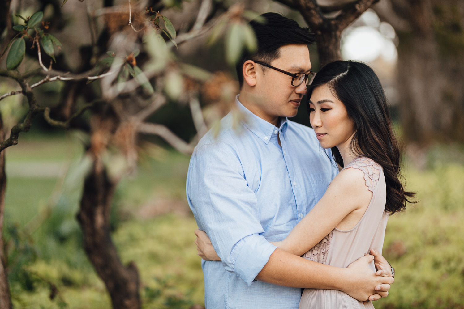 vancouver cherry blossom engagement photography in stanley park