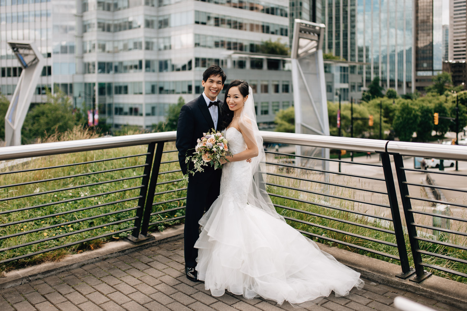vancouver wedding photography at coal harbour bride groom portraits