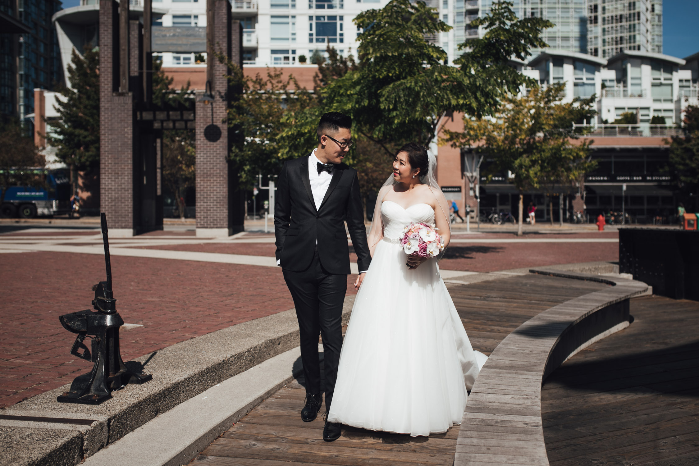 yaletown roundhouse bride and groom portraits vancouver wedding photography
