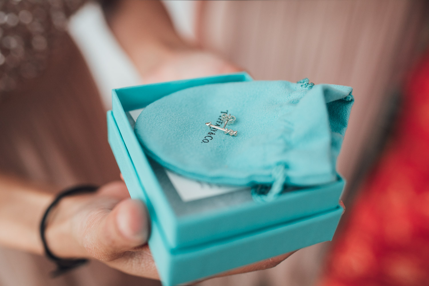 bridesmaids tiffany &amp; co gift from bride vancouver wedding photography