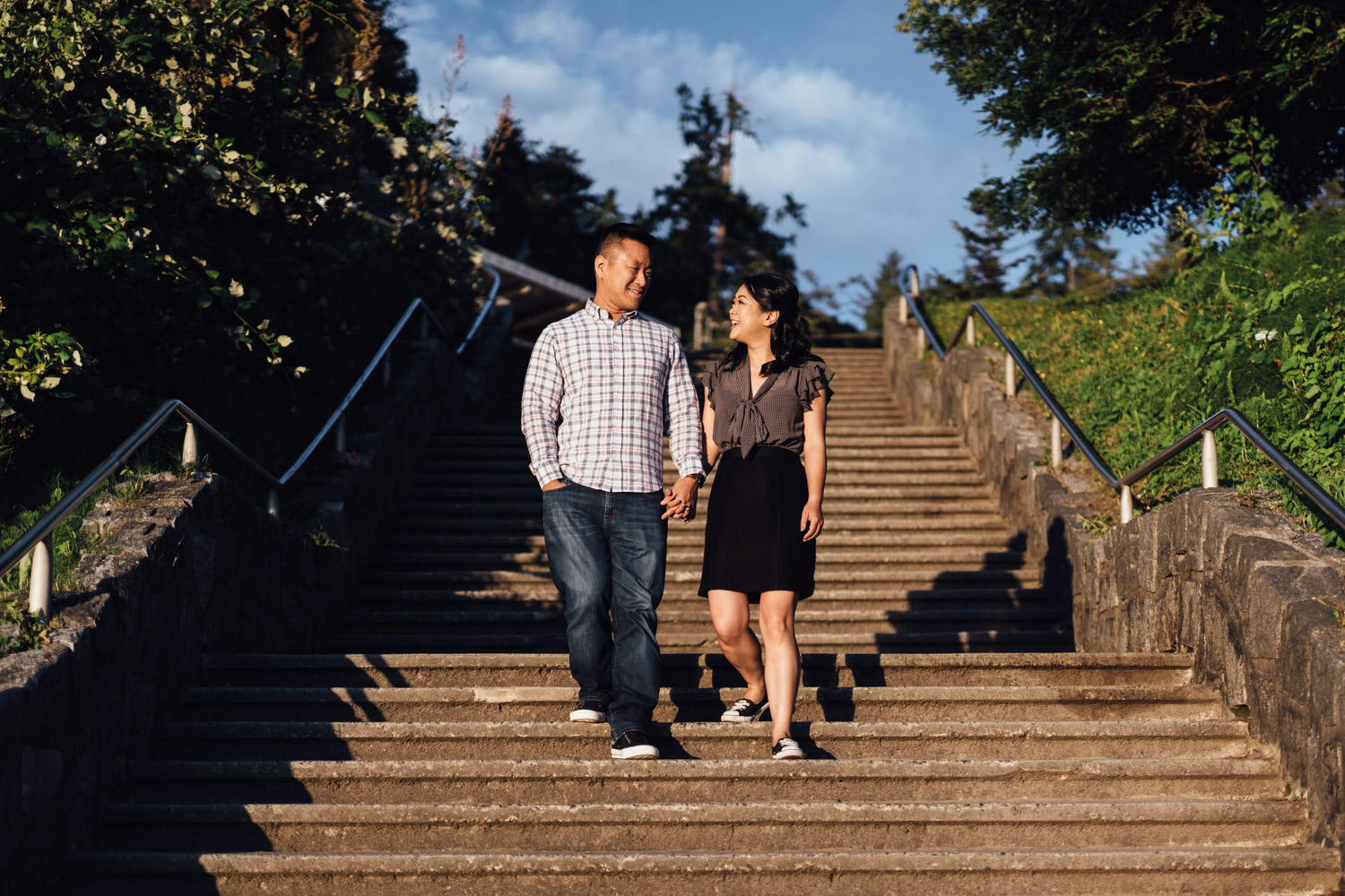 vancouver engagement photography in stanley park seawall bc during summer