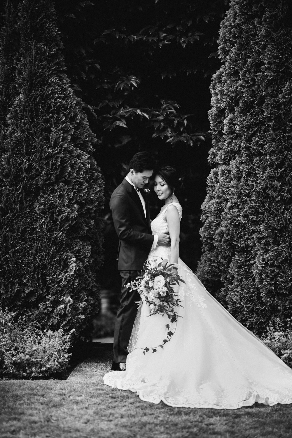 bride and groom black and white vsco wedding photography hycroft