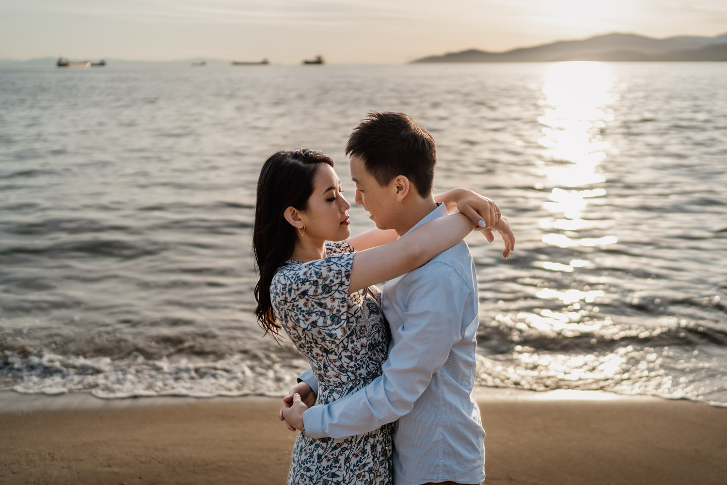 stanley park engagement photography in vancouver bc during sunset or golden hour at third beach